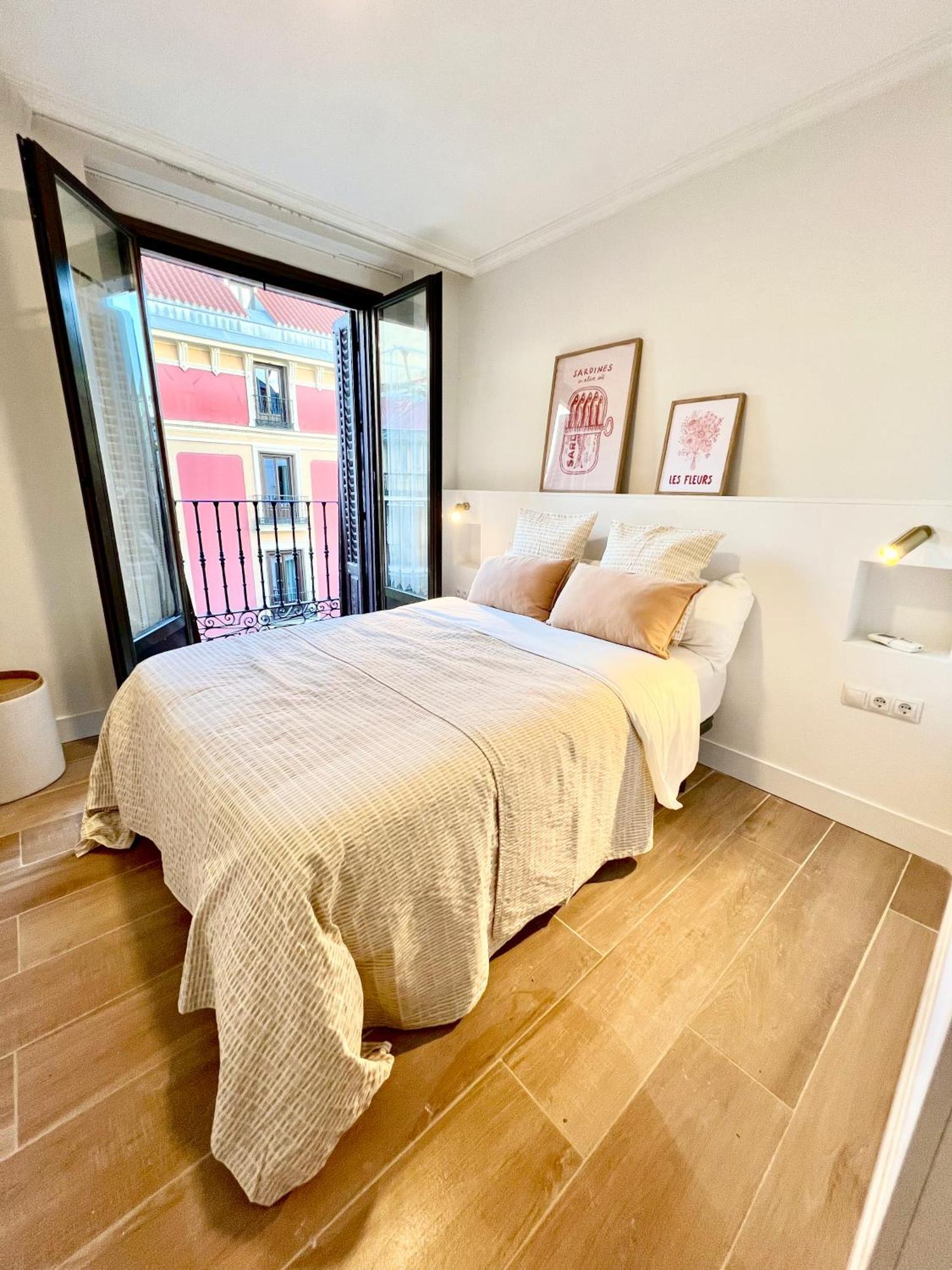 Albergue Miguel Angel Madrid Exterior foto