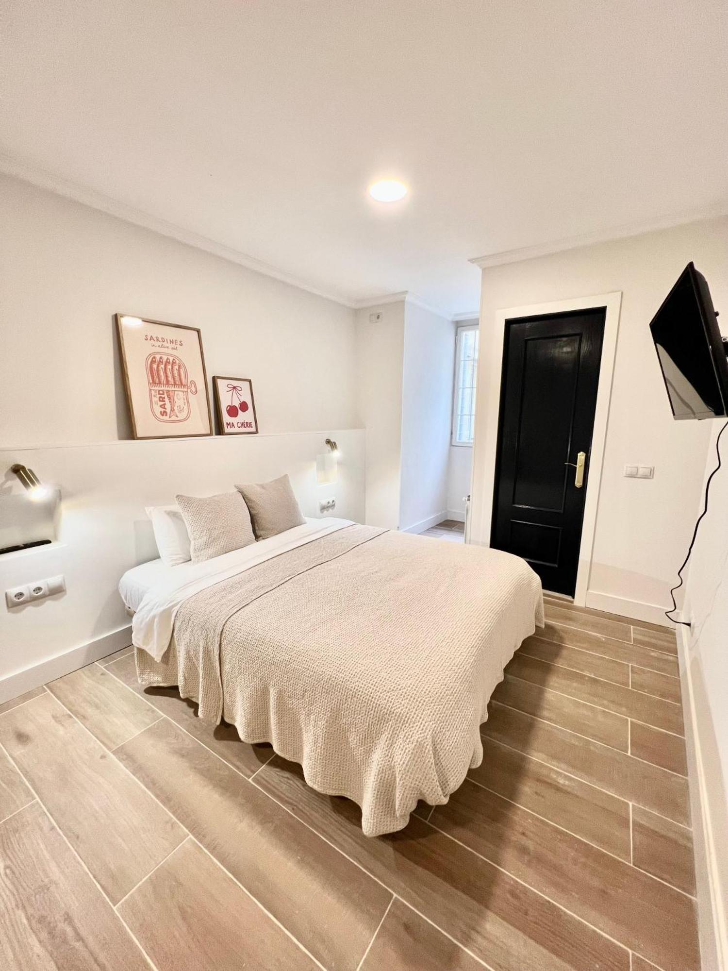 Albergue Miguel Angel Madrid Exterior foto